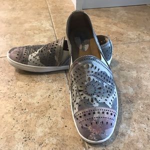 Women’s Earth shoe